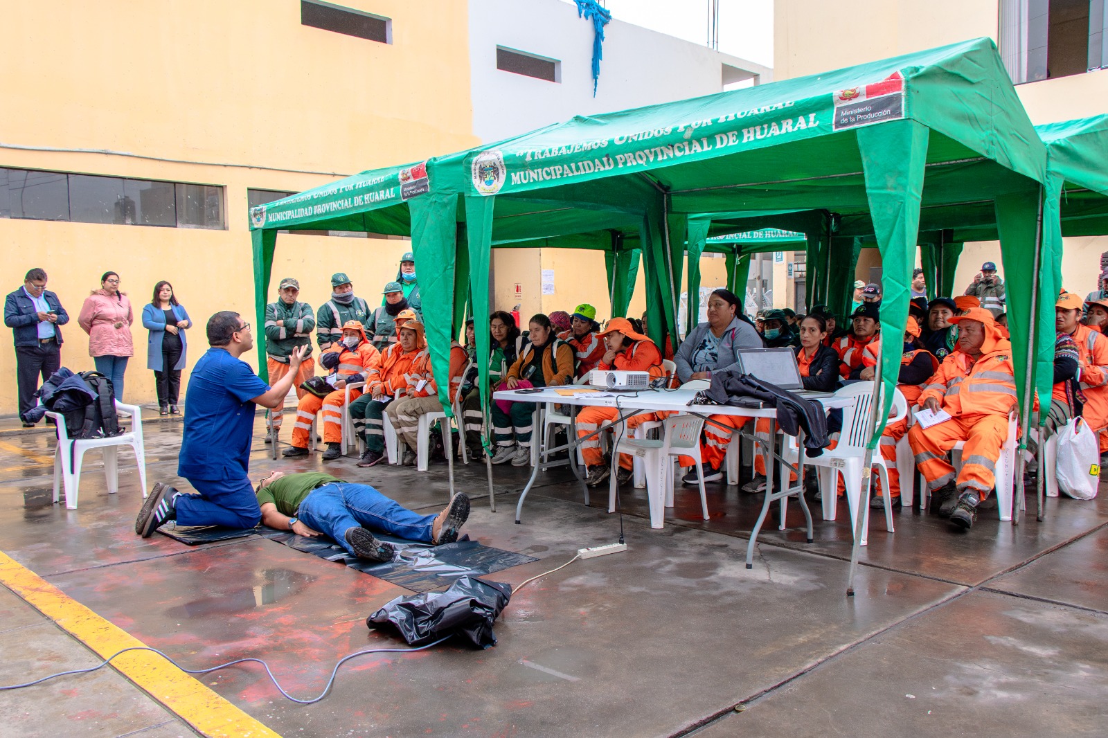 Capacitación a personal municipal en primeros auxilios y atención en emergencias toxicológicas