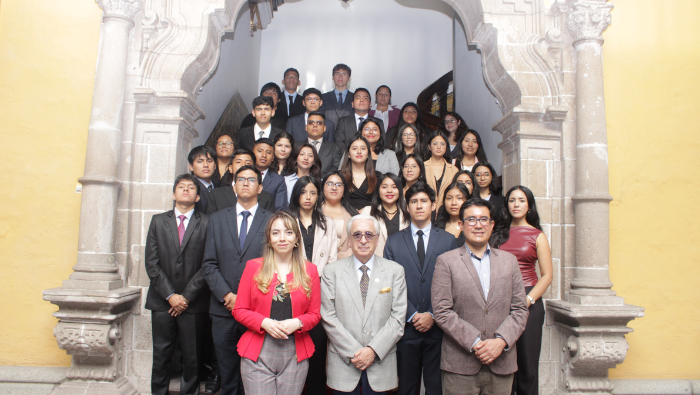 Estudiantes de la Universidad de San Martín de Porres visitan el Palacio de Torre Tagle