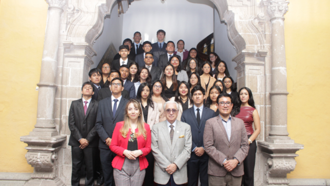 Estudiantes de la Universidad de San Martín de Porres visitan el Palacio de Torre Tagle