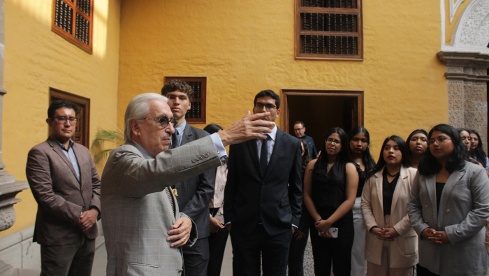 Estudiantes de la Universidad de San Martín de Porres visitan el Palacio de Torre Tagle