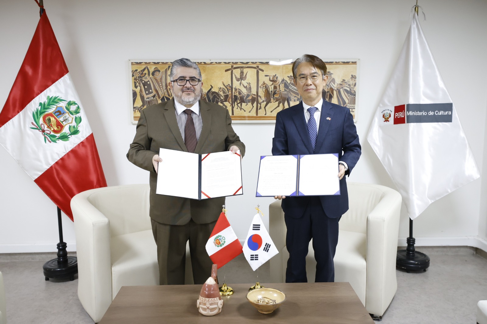 entrega de convenio con Corea