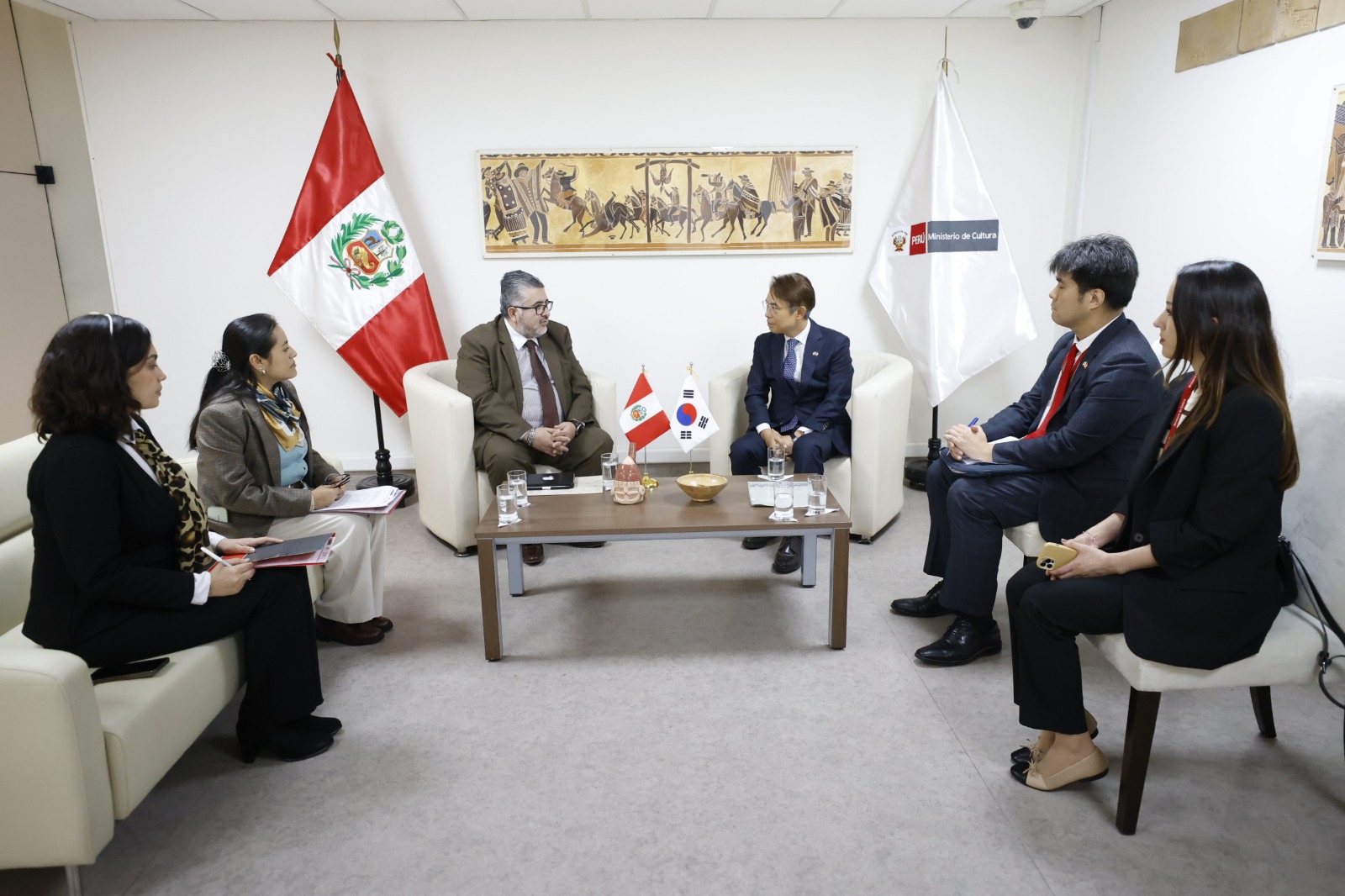 entrega de convenio con Corea
