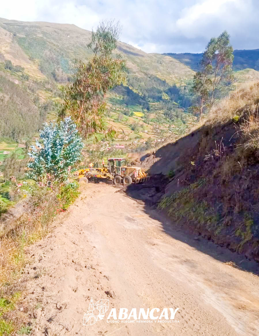 🚜👷♂️¡No Nos Detenemos! Mantenimiento En Más De 07 Kilómetros De Vías Rurales Que Une A Las Comunidades De Asil - Pantipata Alta Y Baja – Paccaypata.🤝