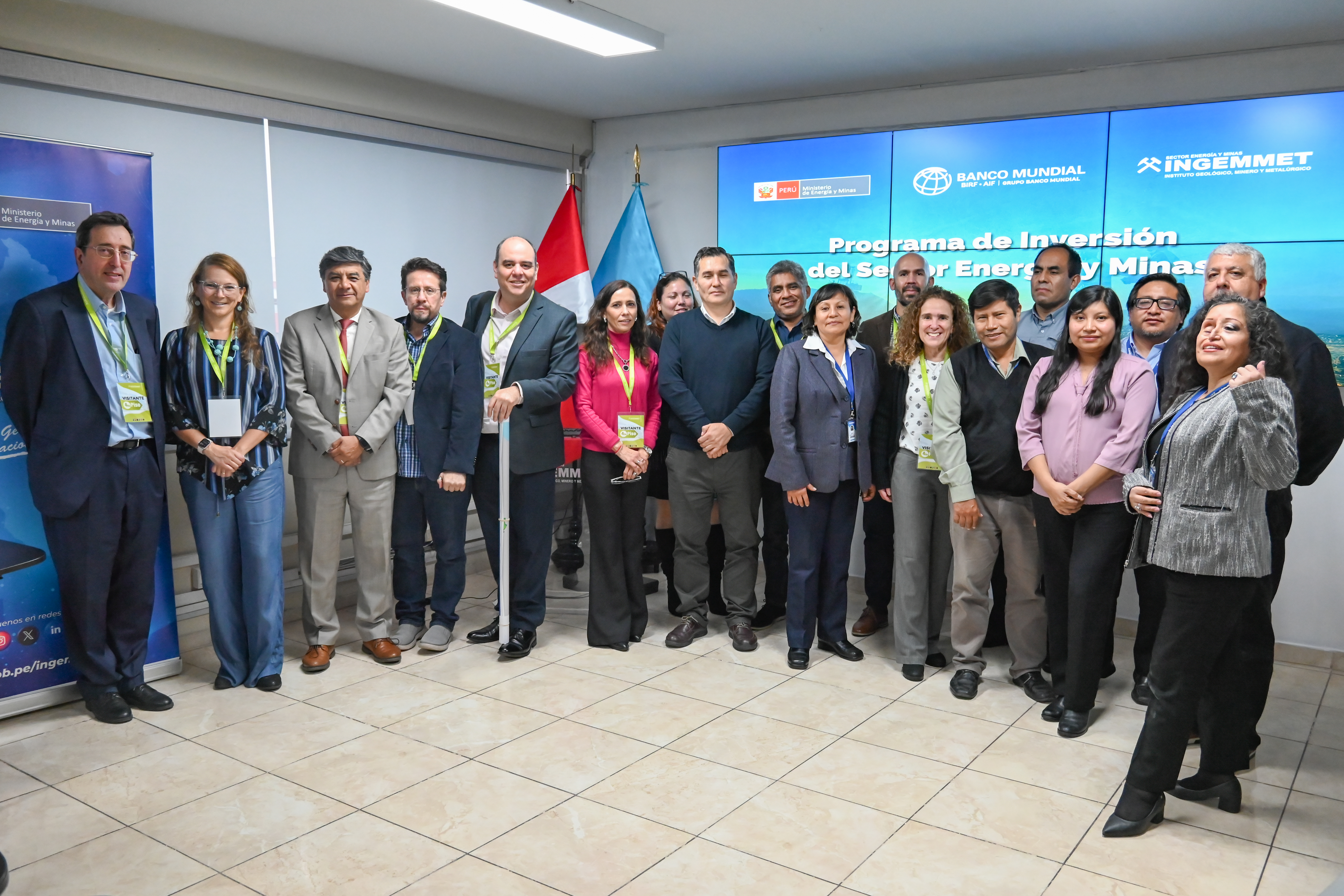 Asistentes del MINEM, Ingemmet y Banco Mundial