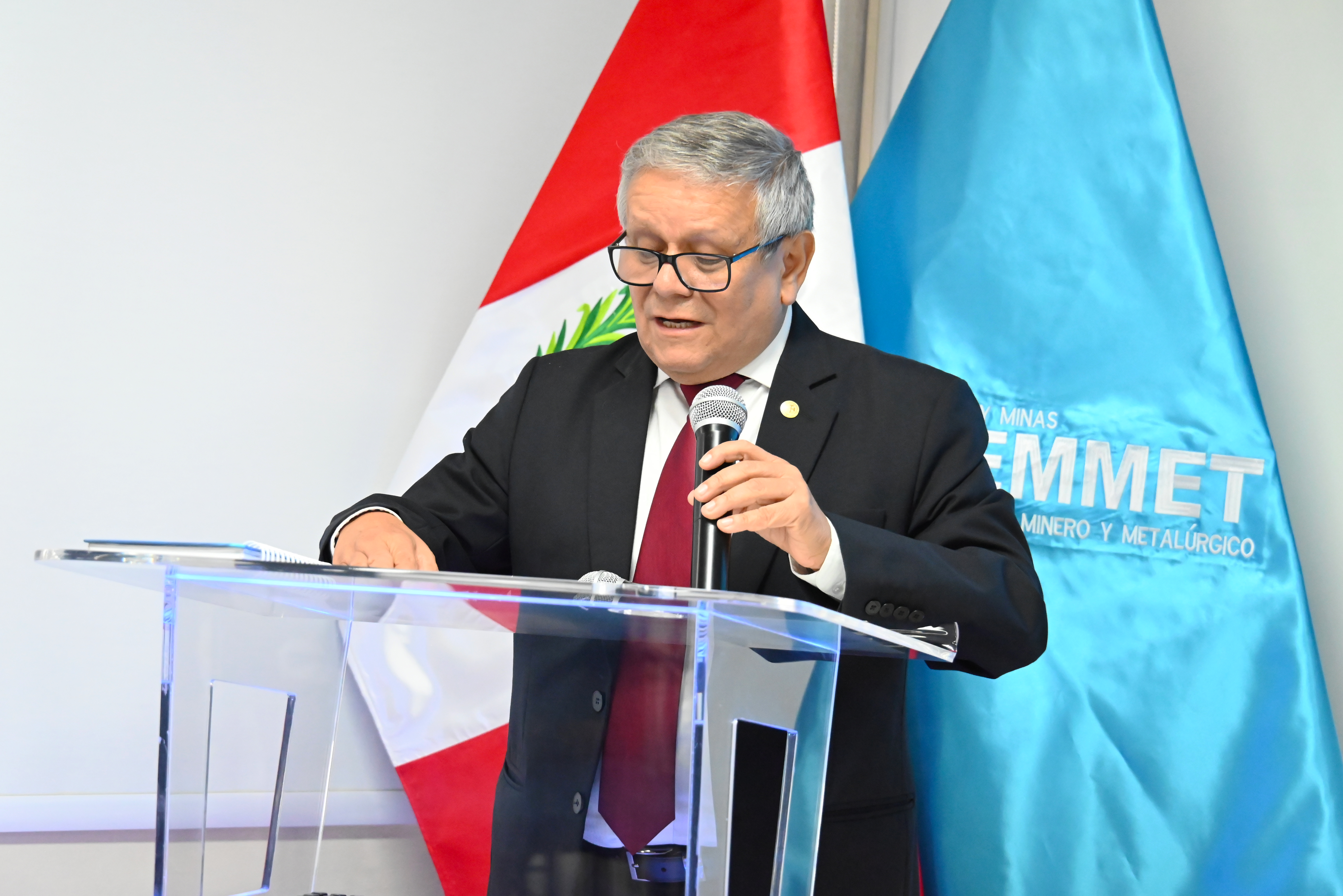 Dr. Luis Humberto Chirif, Presidente Ejecutivo del Ingemmet