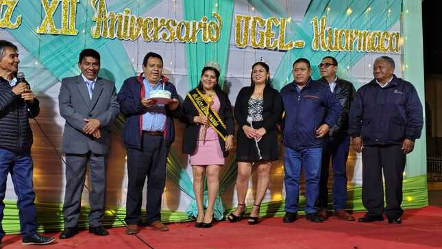 La Unidad de Gestión Educativa Local (UGEL) de Huarmaca conmemoró su 12.º aniversario con una nutrida agenda de actividades que incluyeron ceremonias religiosas, competencias deportivas, presentaciones artístico-culturales y actos protocolares.
Las celebraciones contaron con la participación activa de autoridades locales, representantes de diversas entidades y delegaciones de instituciones educativas, cuya presencia aportó solemnidad y entusiasmo a las diferentes actividades organizadas.
Uno de los momentos más destacados fue la visita especial de una delegación proveniente de la UGEL Morropón, lo que reafirma los lazos de cooperación y confraternidad entre ambas jurisdicciones educativas.
La UGEL Huarmaca reafirma su compromiso con el fortalecimiento de la educación en la región y agradece a toda la comunidad por el respaldo en este nuevo aniversario.
