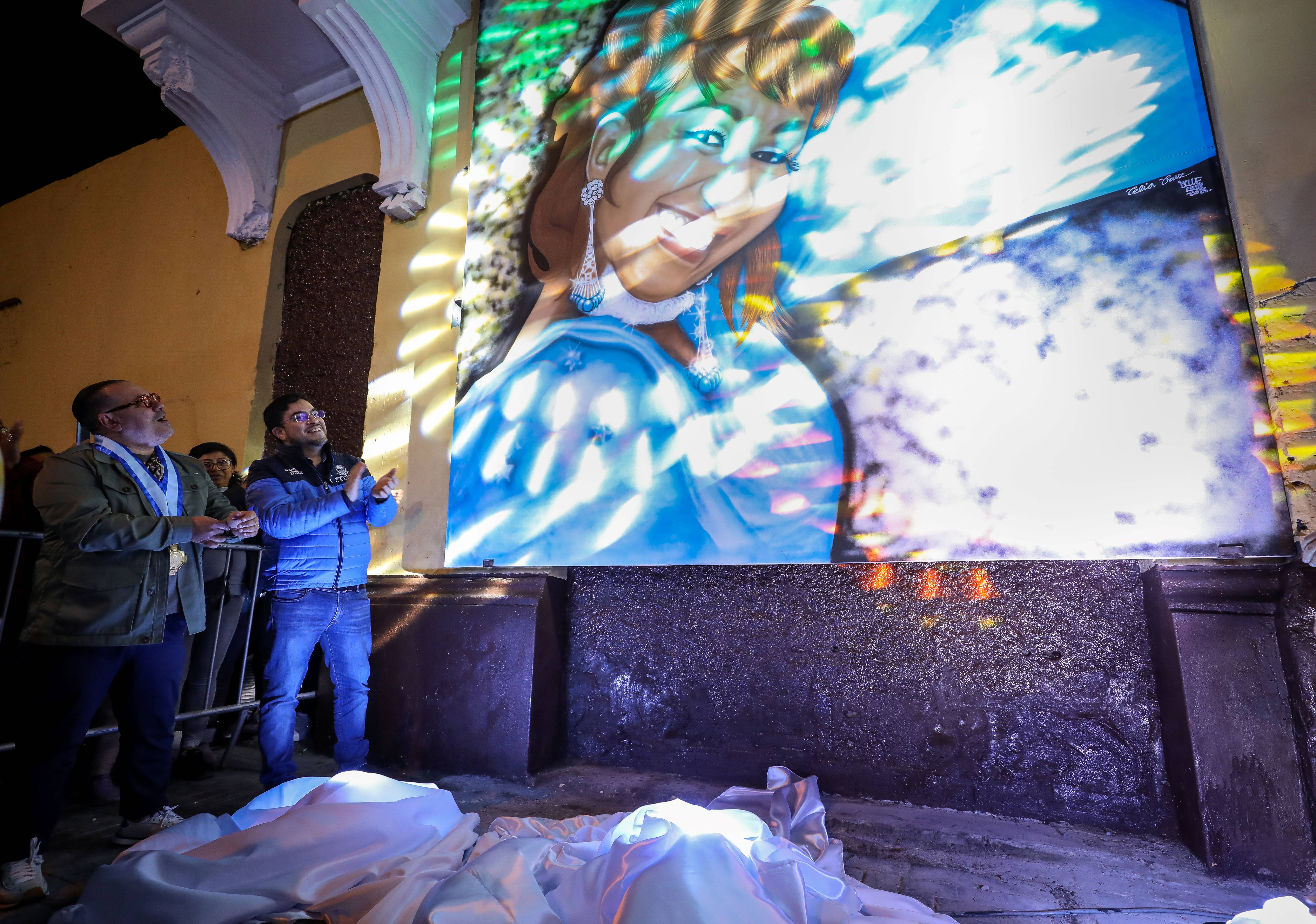 Develación de mural de Celia Cruz