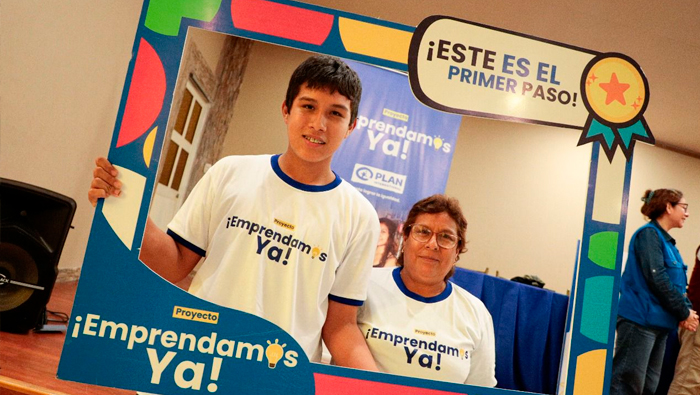 Foto de ganador en marco
