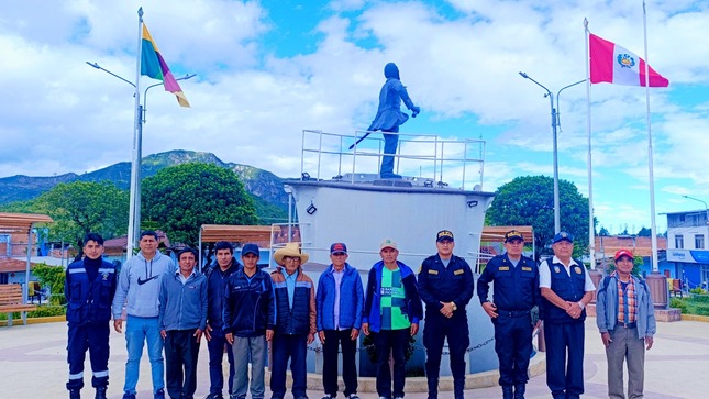 Ceremonia de Izamiento del Pabellón Nacional y Bandera del Distrito en Huarmaca