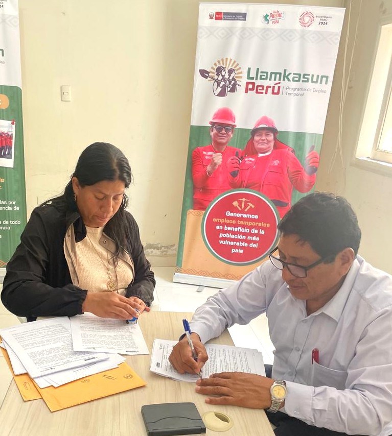 Alcalde continรบa impulsando el desarrollo de Huarmaca con nuevo convenio junto a Llamkasun Perรบ