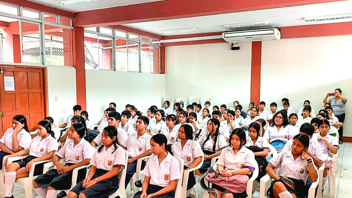 Estudiantes del colegio Juan Pablo II