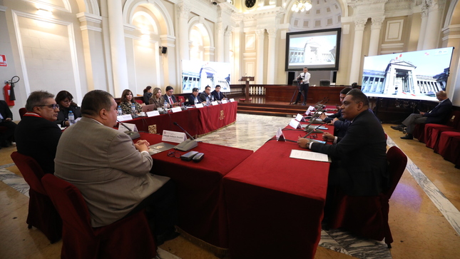 Foto de Superintendente nacional de la Sunarp en reunión con autoridades del Poder Judicial