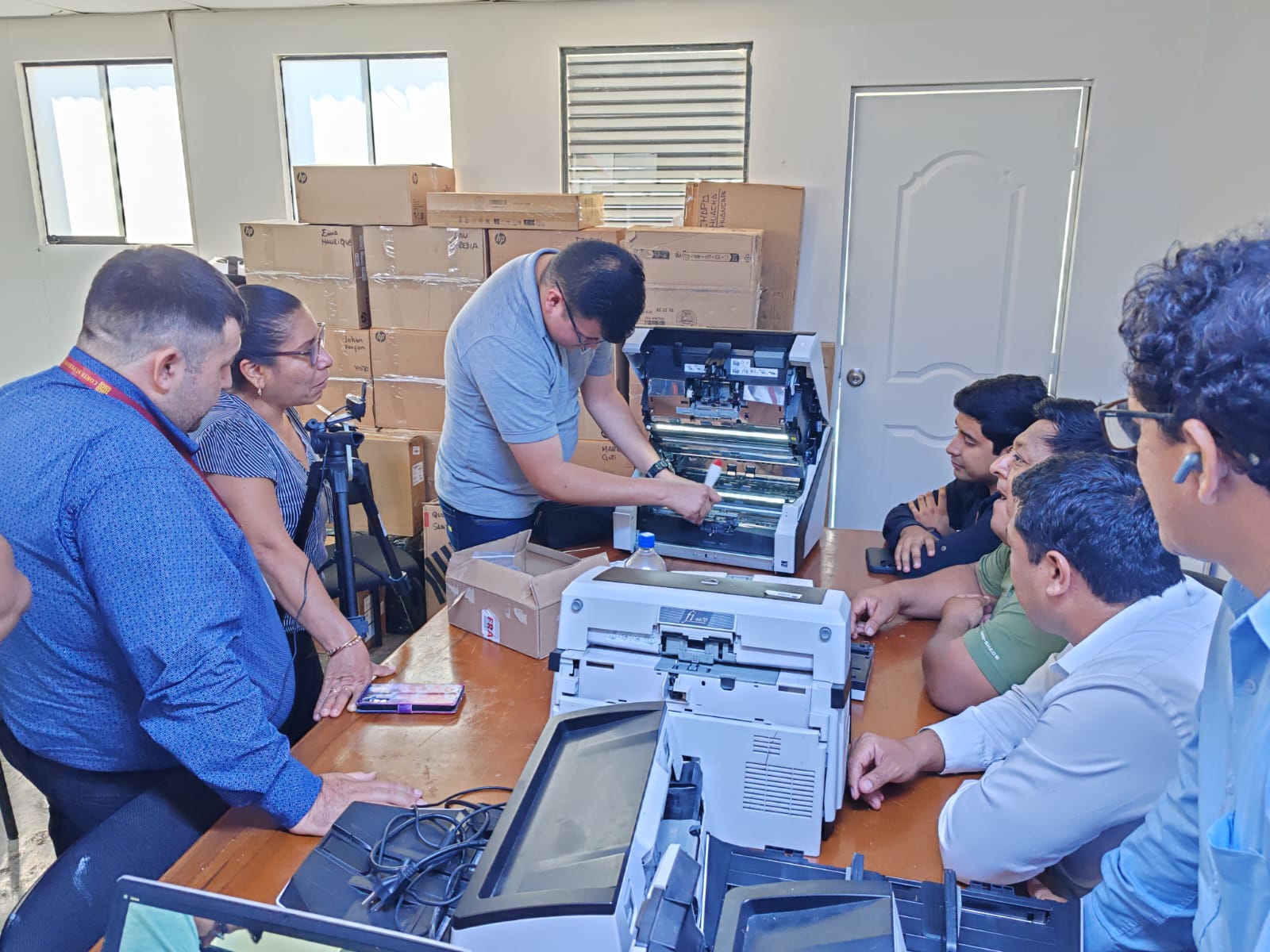 Capacitan al personal de informática en el mantenimiento de escáneres de alta productividad