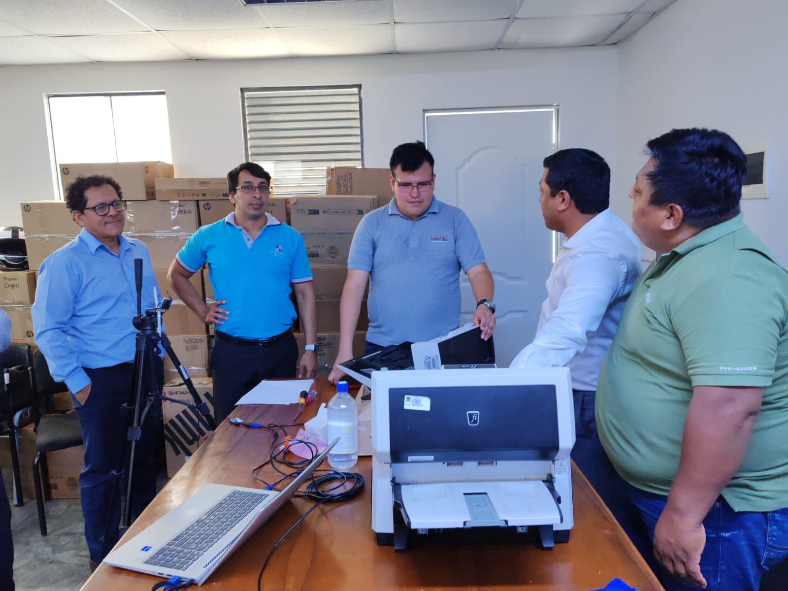 Capacitan al personal de informática en el mantenimiento de escáneres de alta productividad