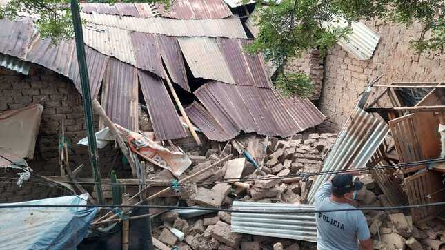 Casa destruida durante sismo en Urubamba 