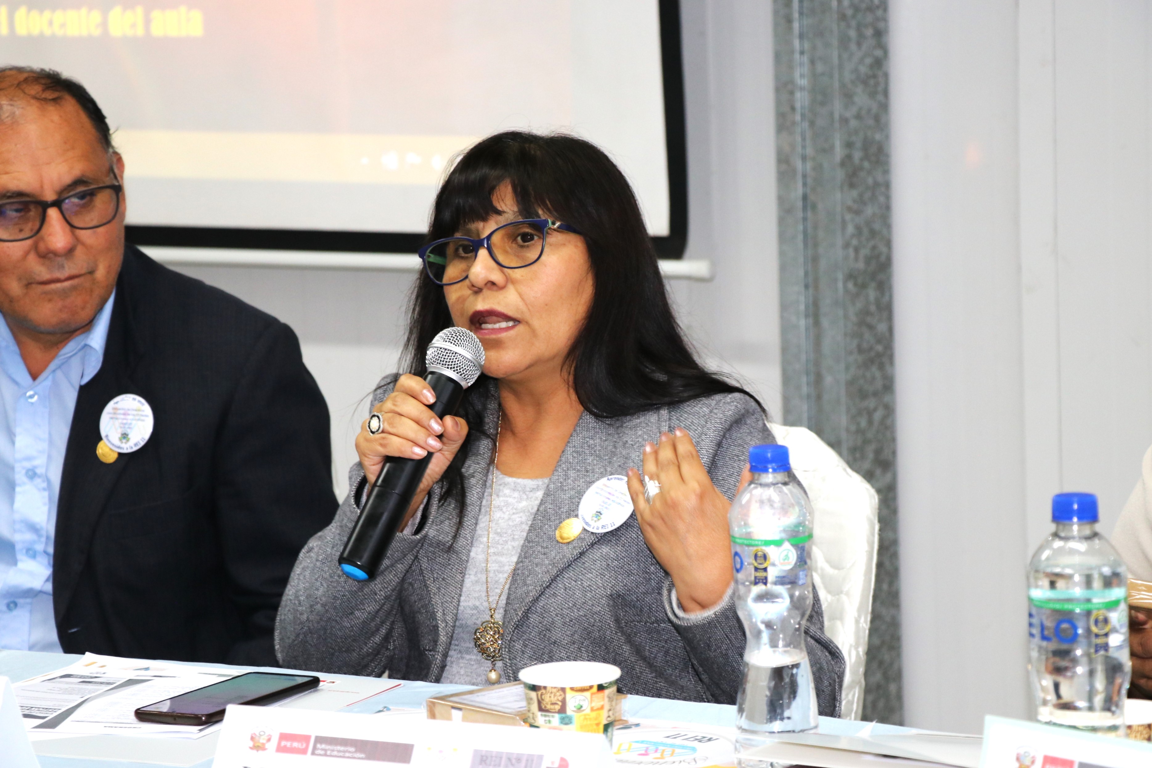 DIRECTORA DE LA UGEL 02 EN SU ALOCUCIÓN EN REUNION CON REDES