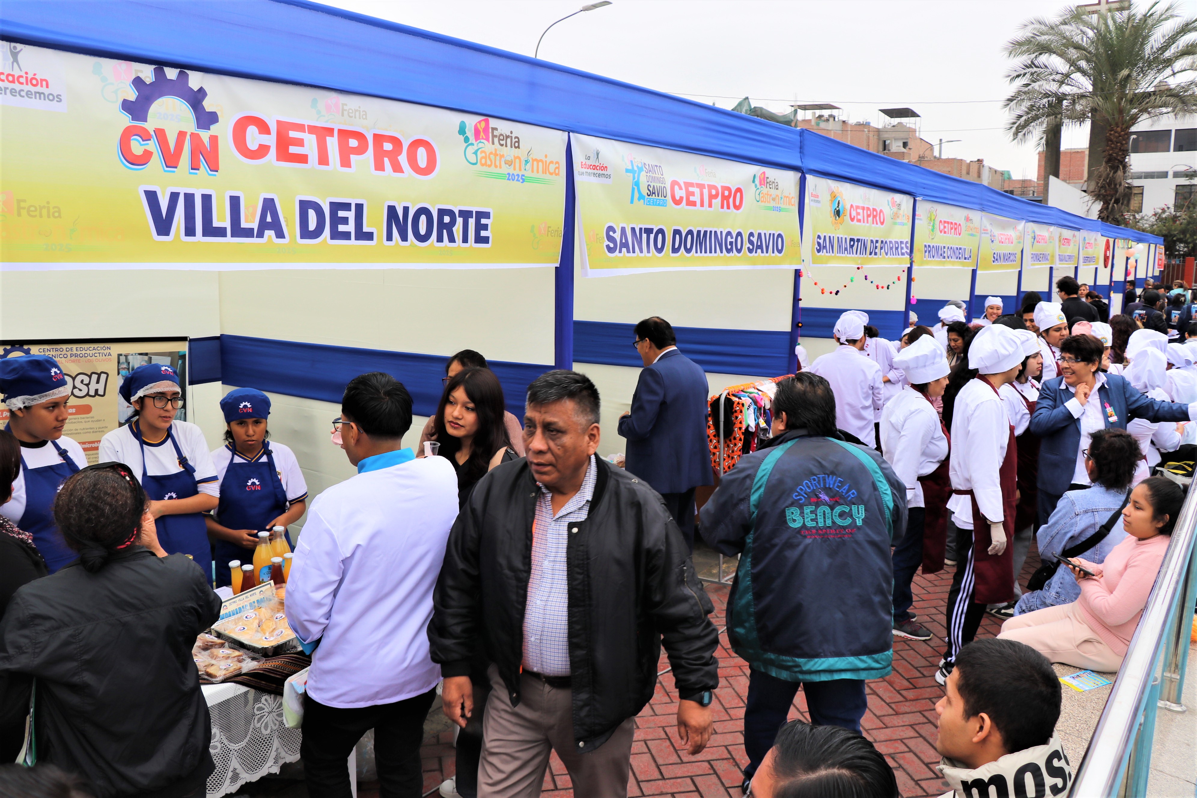 DIFERENTES STAND DE LA XI FERIA GASTRONÓMICA