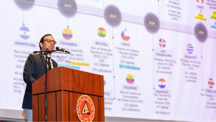 Presidente del Ceplan en Foro Internacional sobre Desarrollo Ferroviario en Perú