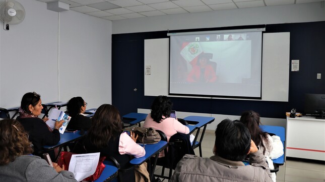 DIRECTIVOS PARTICIPAN DEL CURSO DE ACTUALIZACIÓN EN GESTIÓN EDUCATIVA