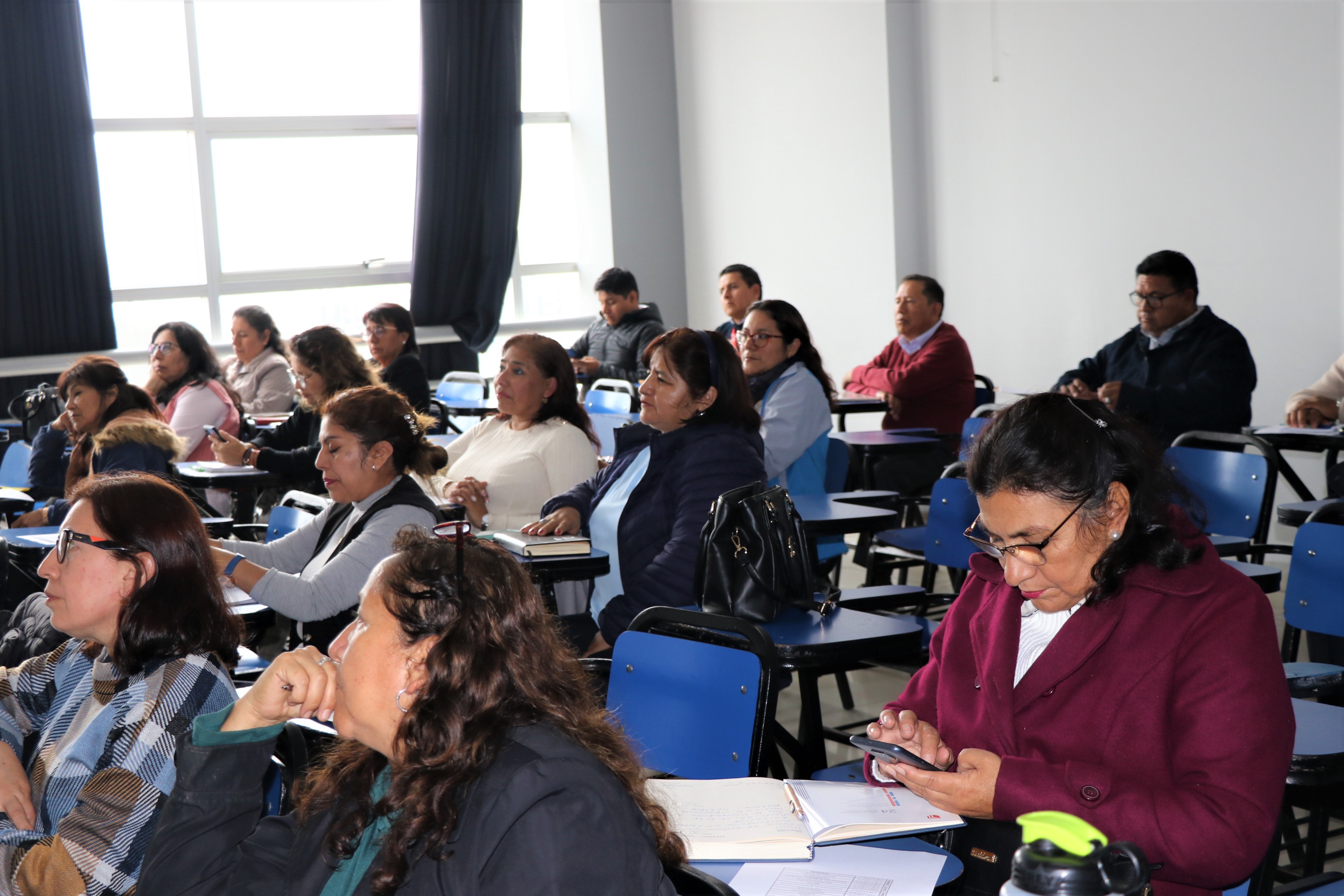 DIRECTIVOS PARTICIPAN DEL CURSO DE ACTUALIZACIÓN EN GESTIÓN EDUCATIVA