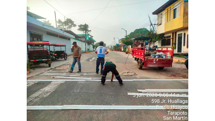 Continรบan trabajos de seรฑalizaciรณn de trรกnsito en las instalaciones educativas de Tarapoto.
