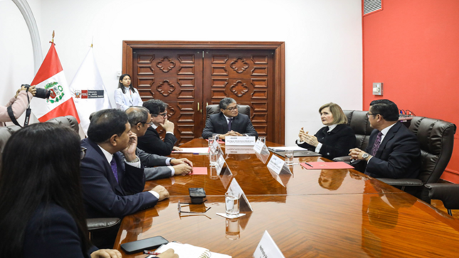 Presidenta del TC Luz Pacheco sostuvo reunión protocolar con el ministro de Justicia y Derechos Humanos Enrique Alcántara