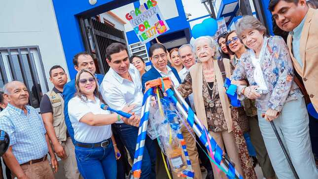 Gobernador Luis Neyra inaugura moderno local de la Institución Educativa Inicial Antela Balarezo en Castilla