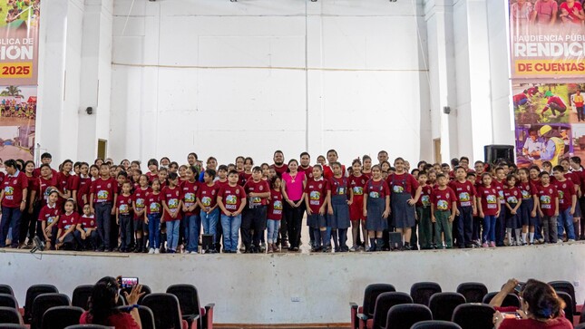 Promotores ambientales escolares, de la mano con sus docentes juramentaron cumplir su voluntariado para cuidar el ambiente de la ciudad.