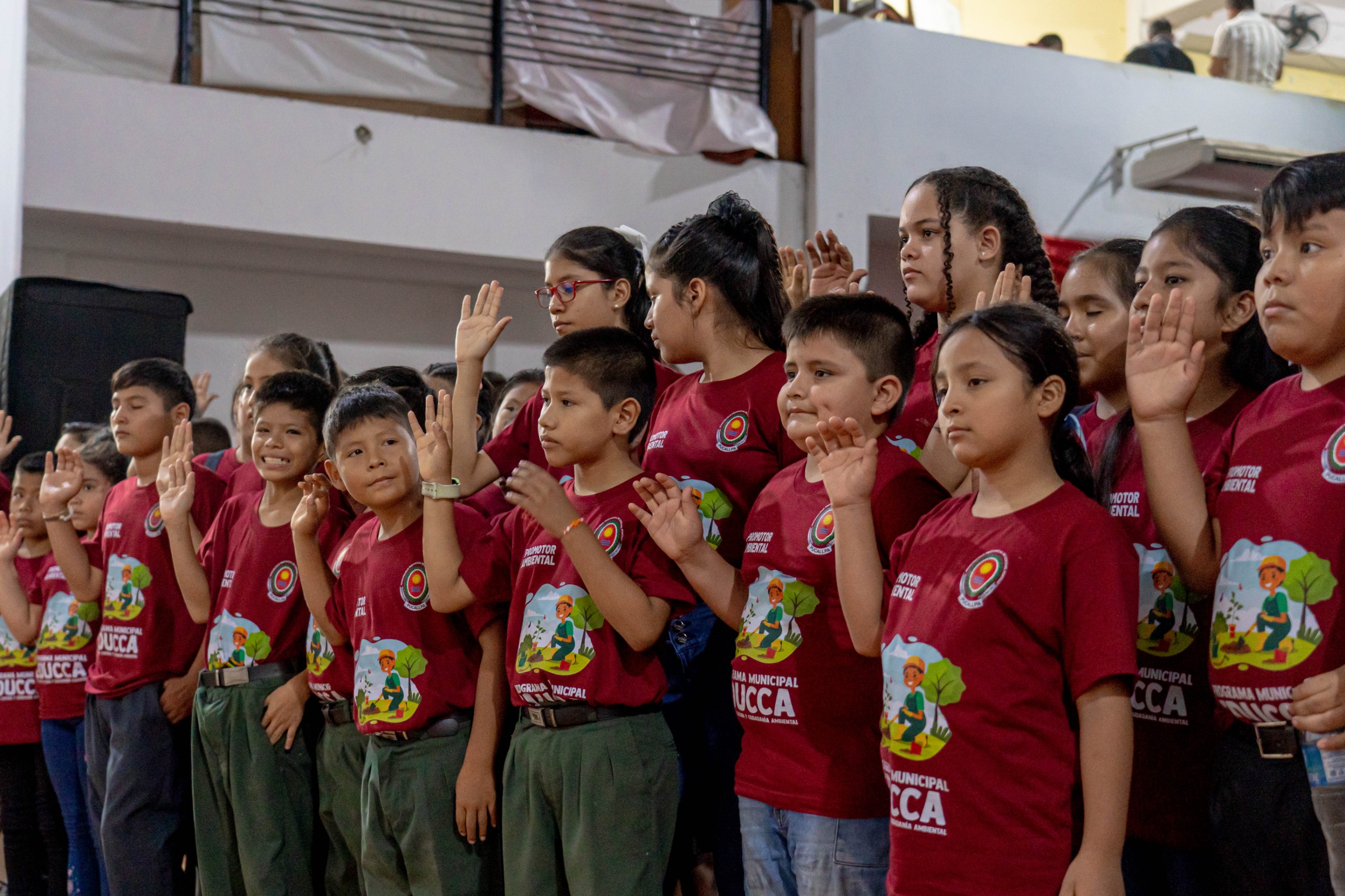 Estudiantes de ocho instituciones educativas participan con civismo.