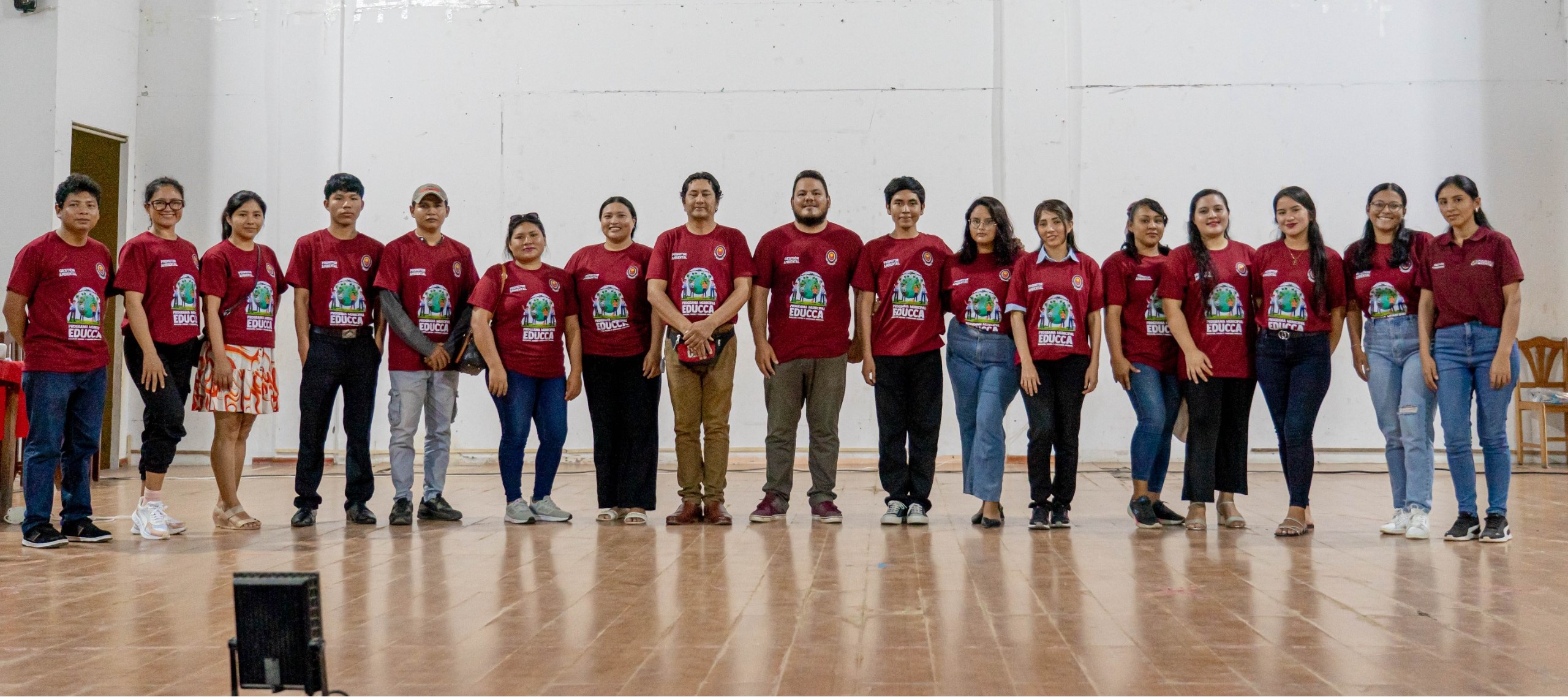 Los jóvenes también se suman como voluntarios para el cuidado del medio ambiente.