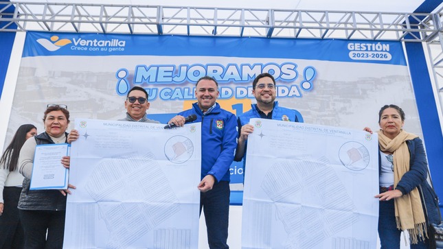 📄 A través del programa ‘3 en 1’, entregamos constancias, juramentamos líderes y otorgamos planos de servicios para seguir impulsando el progreso de la zona centro. 🤝