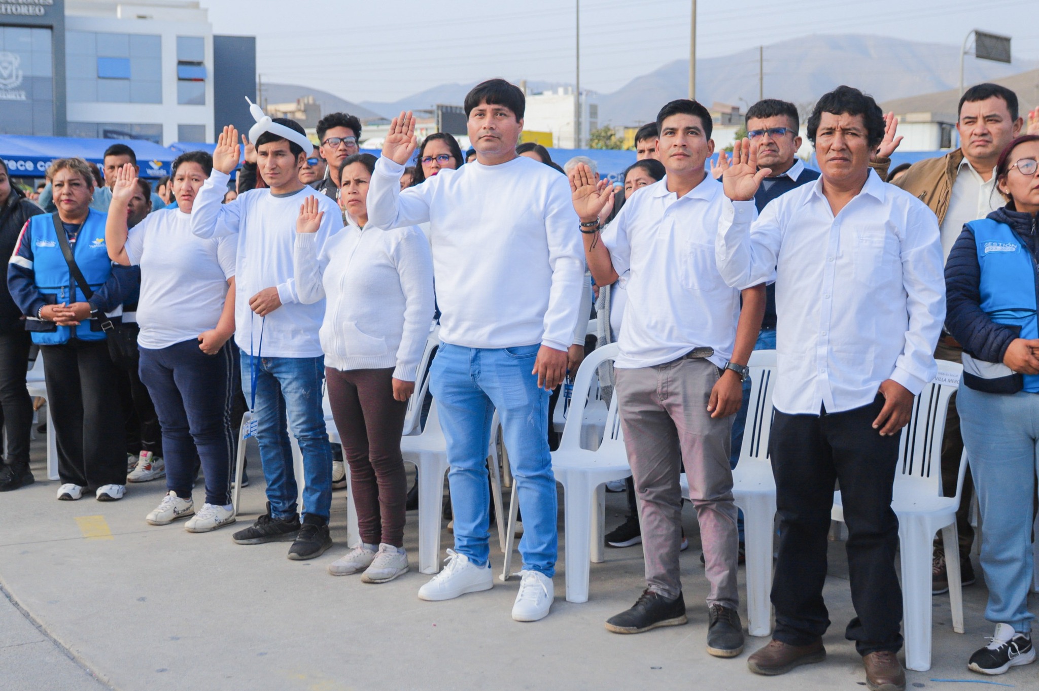 📄 A través del programa ‘3 en 1’, entregamos constancias, juramentamos líderes y otorgamos planos de servicios para seguir impulsando el progreso de la zona centro. 🤝