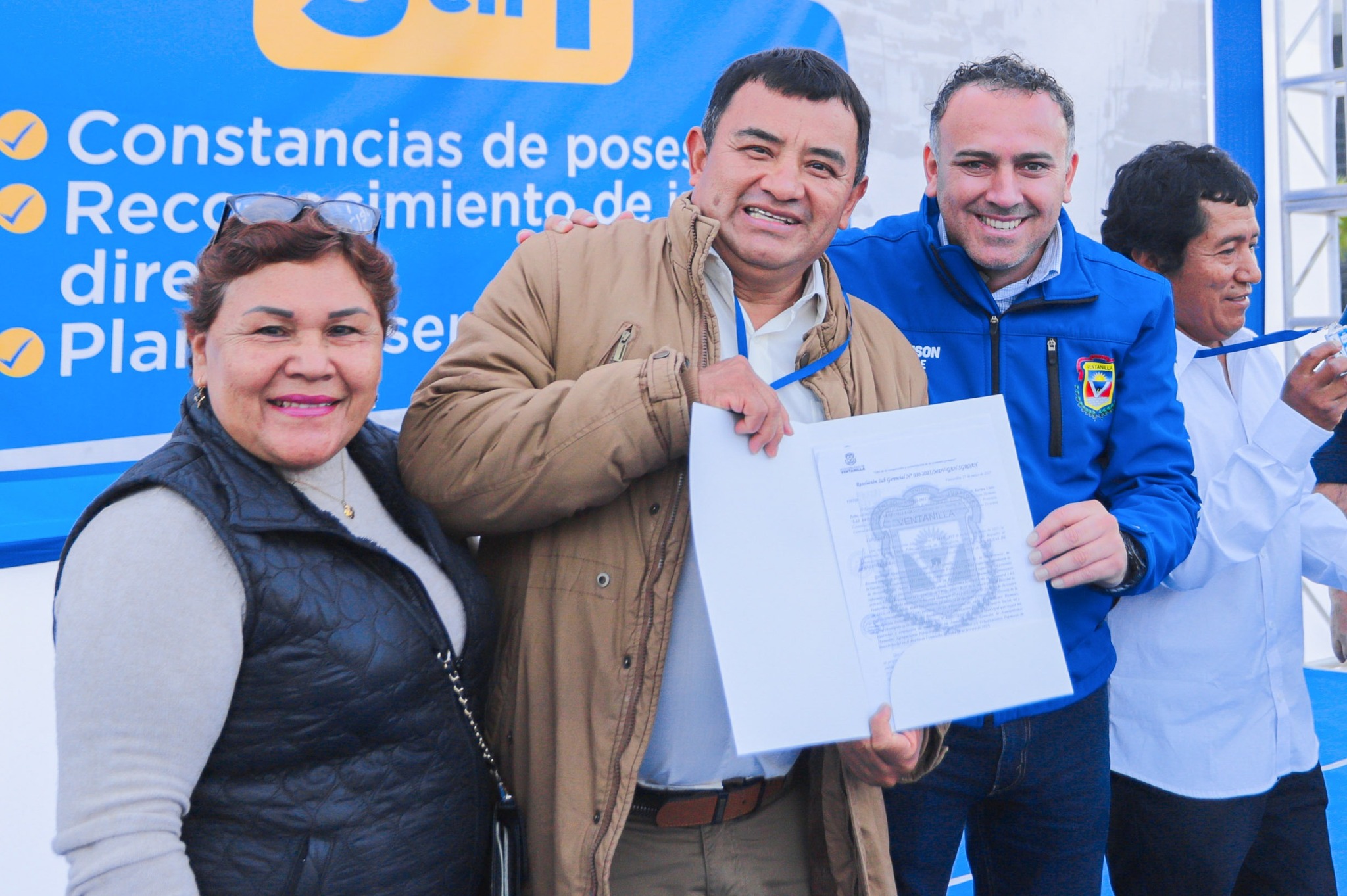 📄 A través del programa ‘3 en 1’, entregamos constancias, juramentamos líderes y otorgamos planos de servicios para seguir impulsando el progreso de la zona centro. 🤝