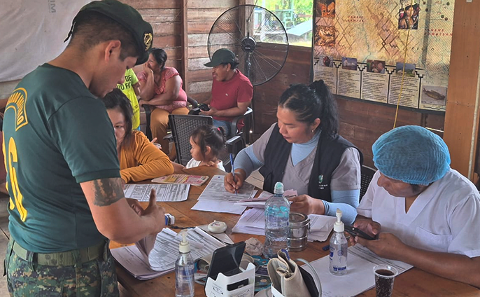 fotos de la atención médica en la comunidad nativa de Monte Salvado