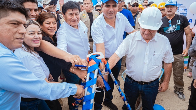 Gobernador da inicio a construcción de carretera Piura-Sechura que beneficiará a cerca de un millón de personas