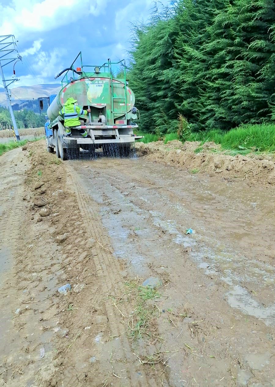 MDT realiza mantenimiento de calles en el barrio Anya de Hualahoyo
