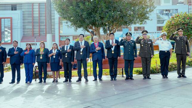 A la ceremonia asistieron autoridades y delegaciones de escolares.