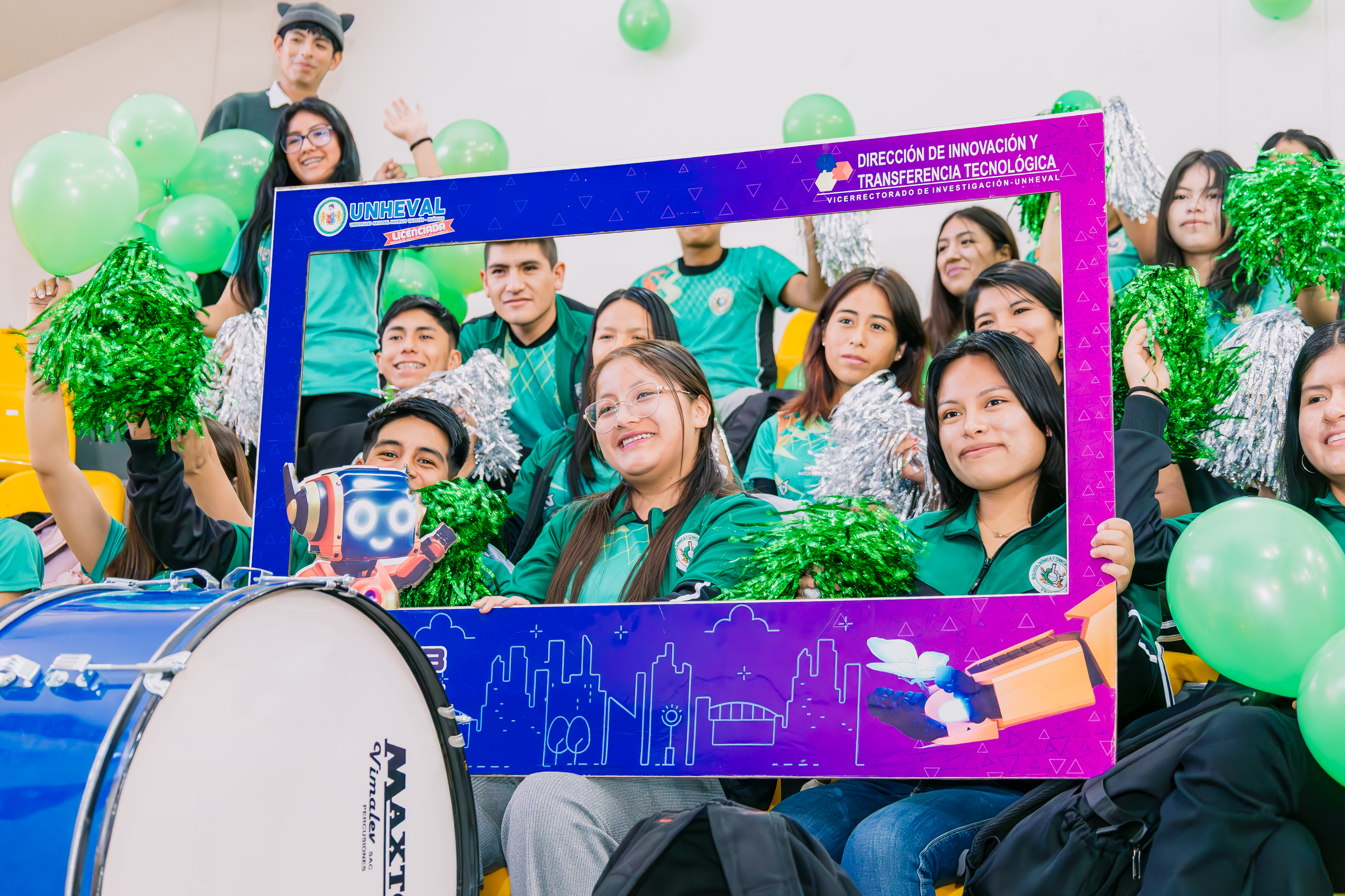 Paticipación de estudiantes en InnovAcción UNHEVAL 2025