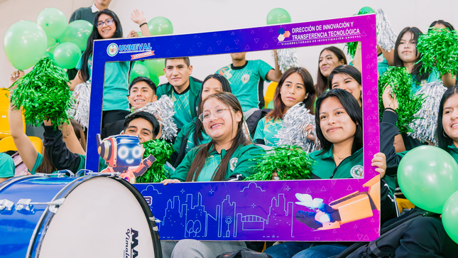 Paticipación de estudiantes en InnovAcción UNHEVAL 2025