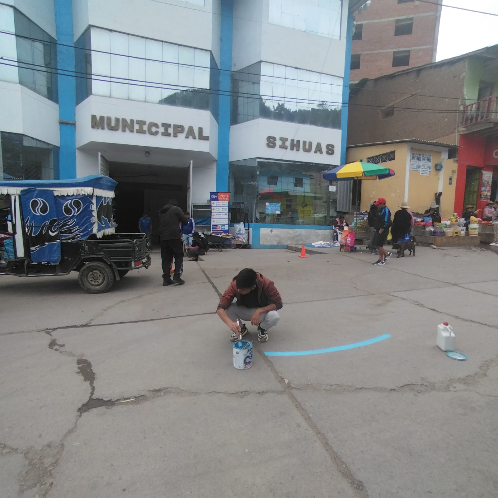 🔵 ¡Nos preparamos para el I Simulacro Nacional Multipeligro – 2025!
Desde la Oficina de Defensa Civil de la Municipalidad Provincial de Sihuas se viene realizando la señalización de puntos seguros en diversos sectores del distrito, como parte de las acciones de preparación ante emergencias.
🗓 Viernes 30 de mayo
🕙 10:00 a. m.
📍 A nivel nacional
⚠️ Estar preparados no es una opción, es una responsabilidad. Participa activamente del simulacro y ubica tu punto de reunión más cercano.
¡Defensa civil es tarea de todos!