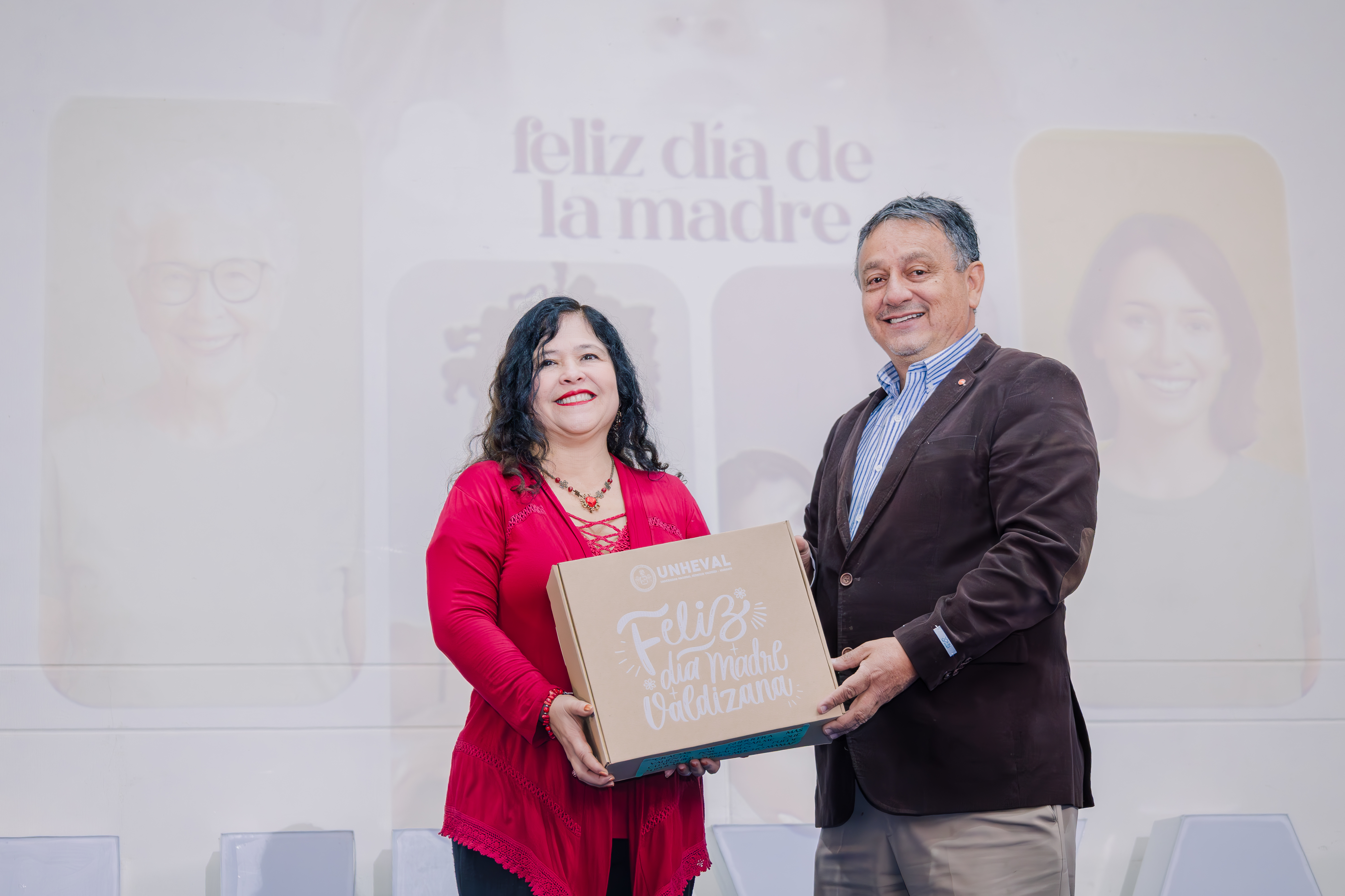Entrega de presentes a madres valdizanas