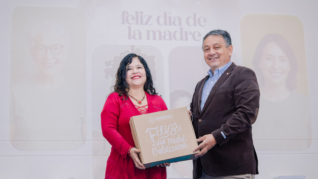 Entrega de presentes a madres valdizanas