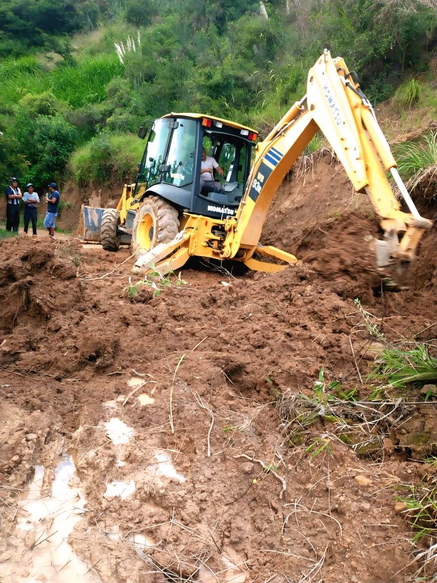 Realizamos trabajos de limpieza y mantenimiento de la trocha carrozable que conduce a la comunidad de Sexepampa.