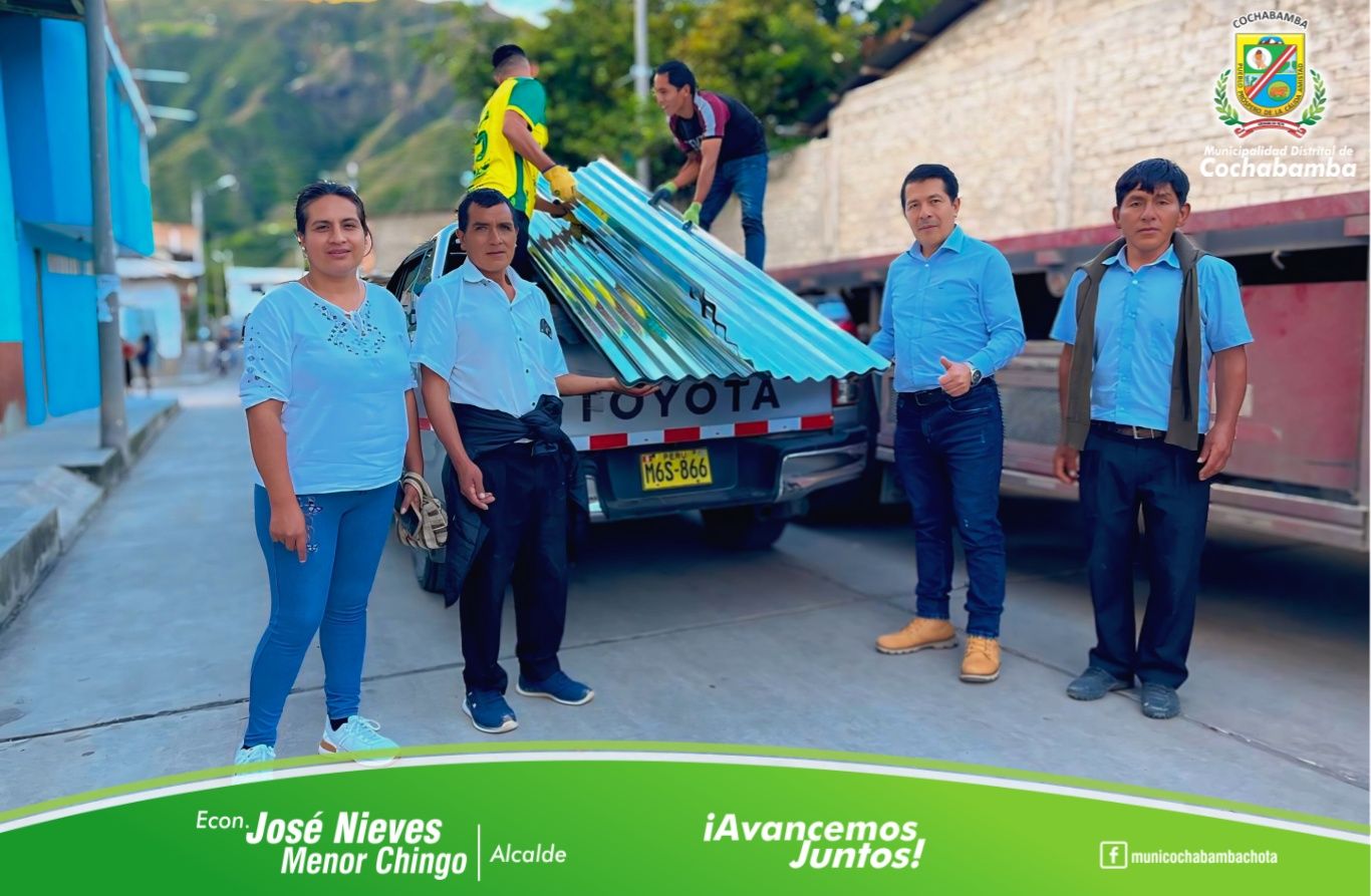 Alcalde de Cochabamba, Econ. José Nieves Menor Chingo entregó hojas de calamina galvanizada para la I.E. "101145" de la comunidad de Santa Isolina Alto