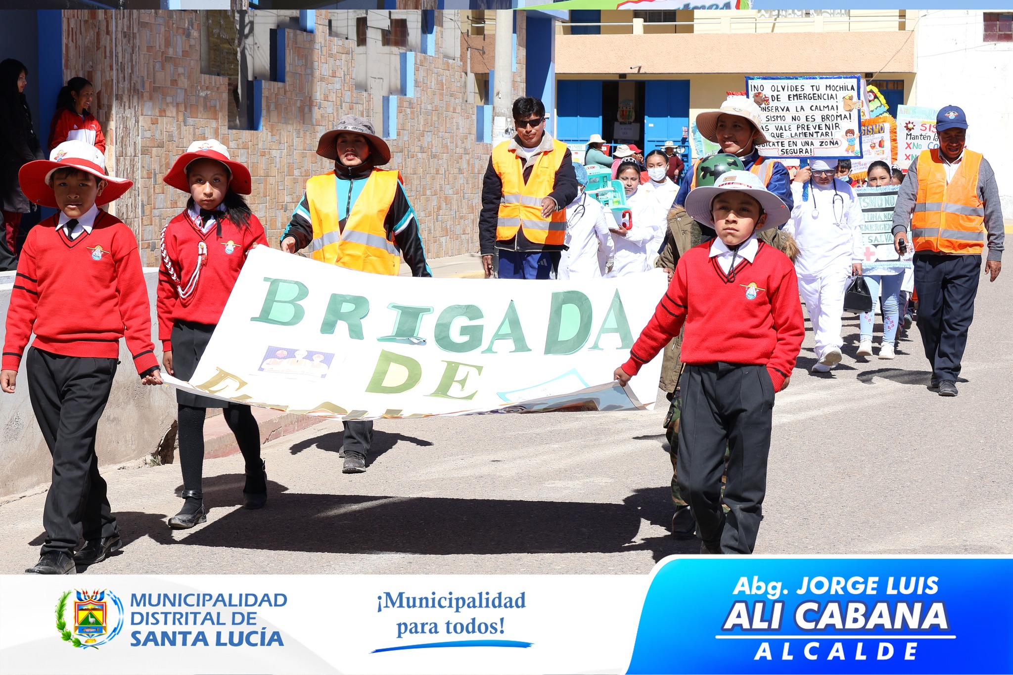 Desfile de Concientizacion por el Simulacro Multipeligro Santa Lucia
