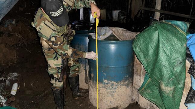 Fuerzas del orden golpean al narcotráfico en el VRAEM destruyen laboratorio clandestino con más de 2 toneladas de cocaína en Gloria Pata