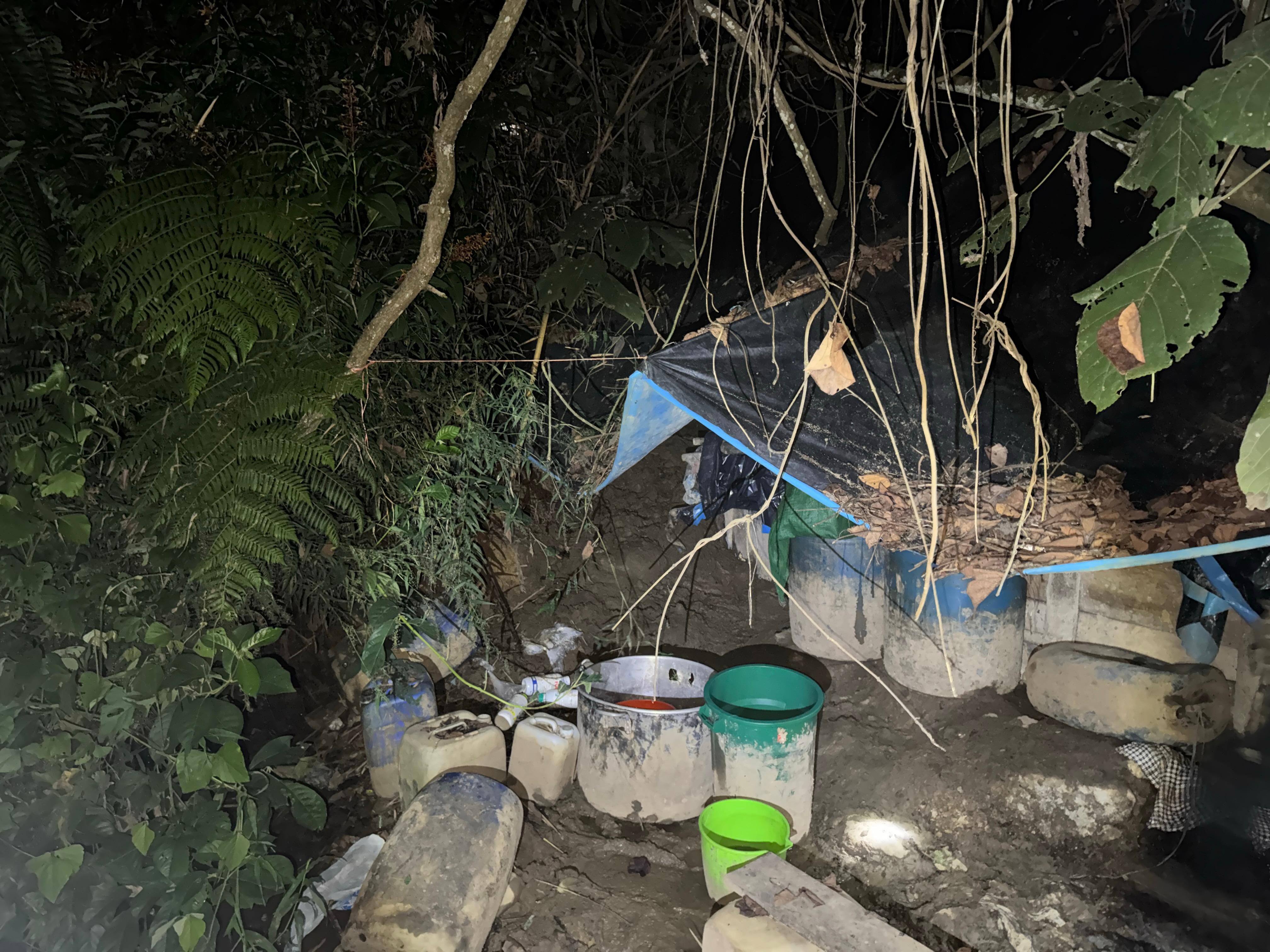 Fuerzas del orden golpean al narcotráfico en el VRAEM destruyen laboratorio clandestino con más de 2 toneladas de cocaína en Gloria Pata