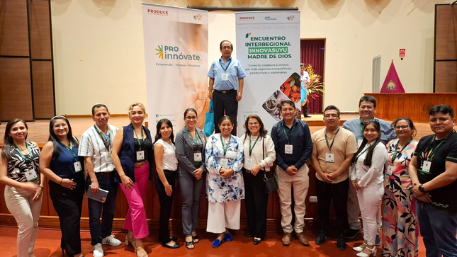 Equipo de la DER - Huánuco en Encuentro Interregional Innovasuyu Madre de Dios.
