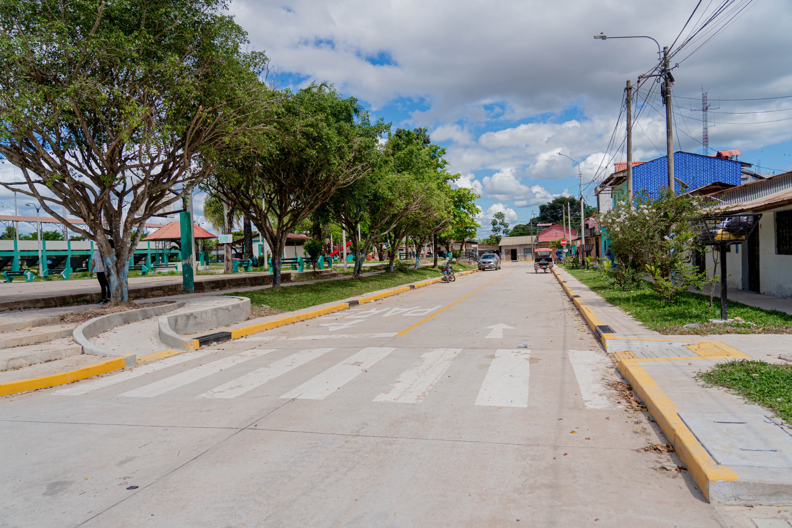 Pavimentación en A.H. 9 de Octubre en Callería, favorece al vecindario del entorno del parque Paul Harris.
