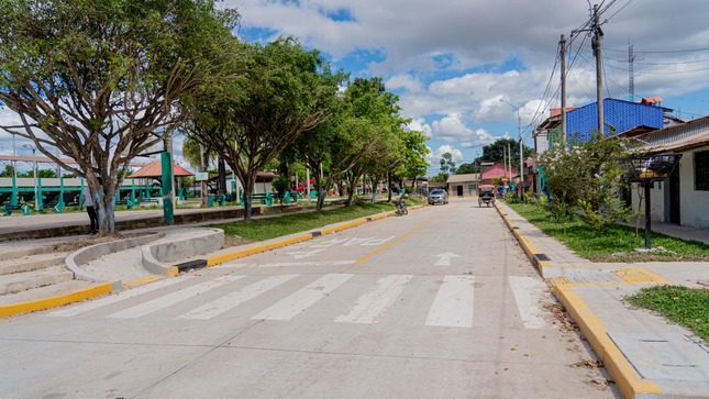 Pavimentación en A.H. 9 de Octubre en Callería, favorece al vecindario del entorno del parque Paul Harris.